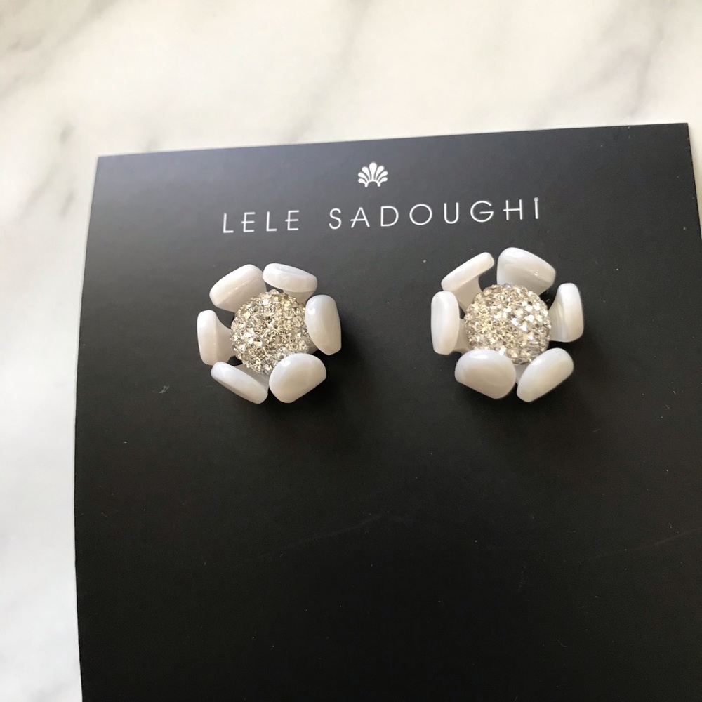 Nwot  lele sadoughi  stud floral stud earr…